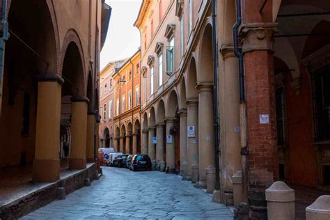 Walking tour in the center of Bologna, the complete guide.
